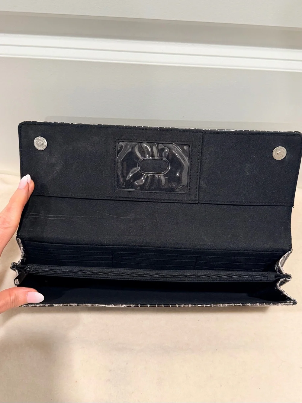 Elegant Black Croc-Embossed Leather Clutch